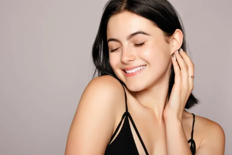 Best Makeup for Black Hair and Pale Skin