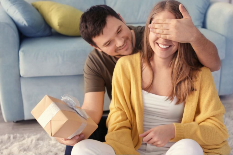 How to Pull Away to Make Him Want You More in 15 Simple Ways