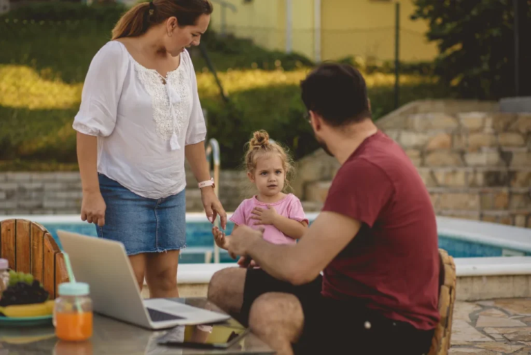 8 Signs It’s the Right Time to Introduce Your Boyfriend to Your Child