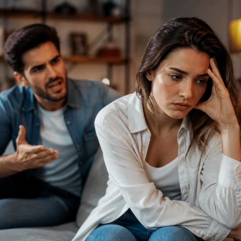 19 Clear Signs of a Toxic Boyfriend You Shouldn’t Ignore